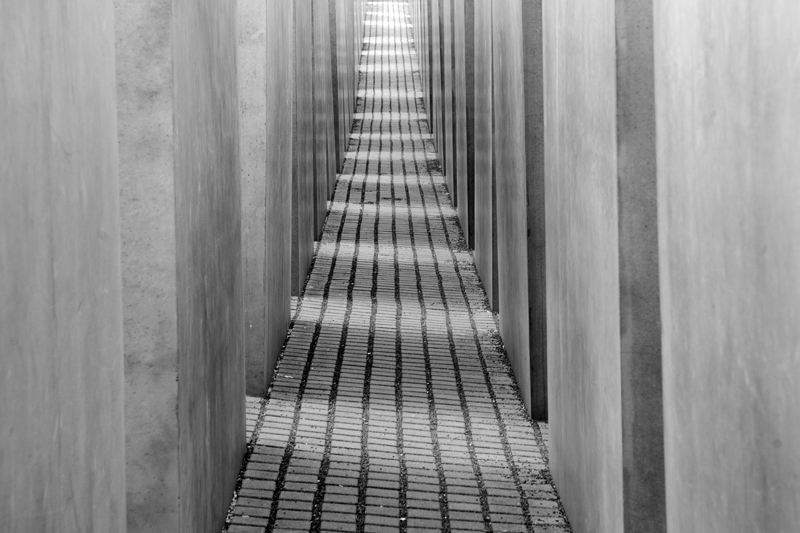 Duitland Berlijn - Holocaustmonument zwart-wit symmetrie