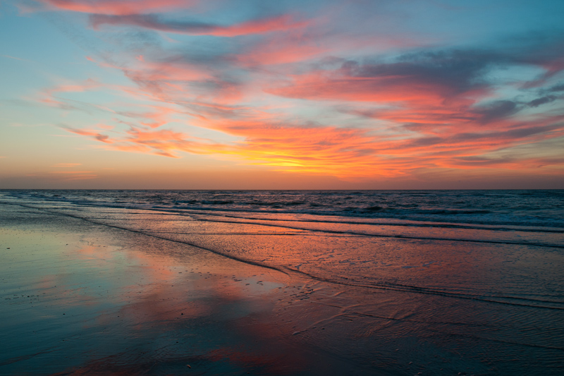 België Westende - zonsondergang strand zee reflecties