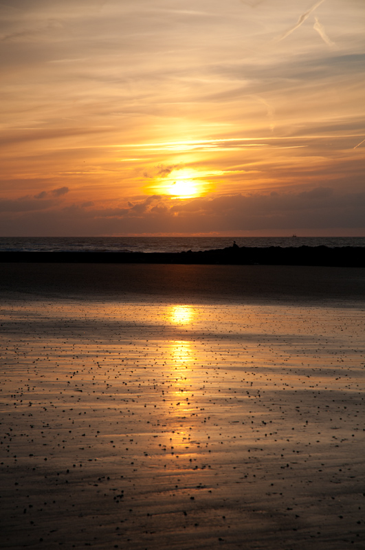 België Westende - Zonsondergang strand zee